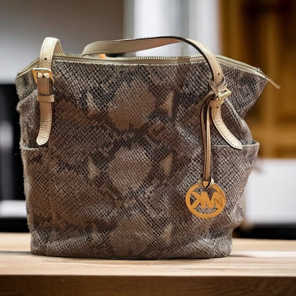 MK Soft stylish shoulder bag bag with side pockets - Picture 3 of 14